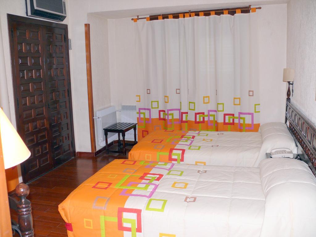 Zuera Hotel Restaurante Las Galias חדר תמונה